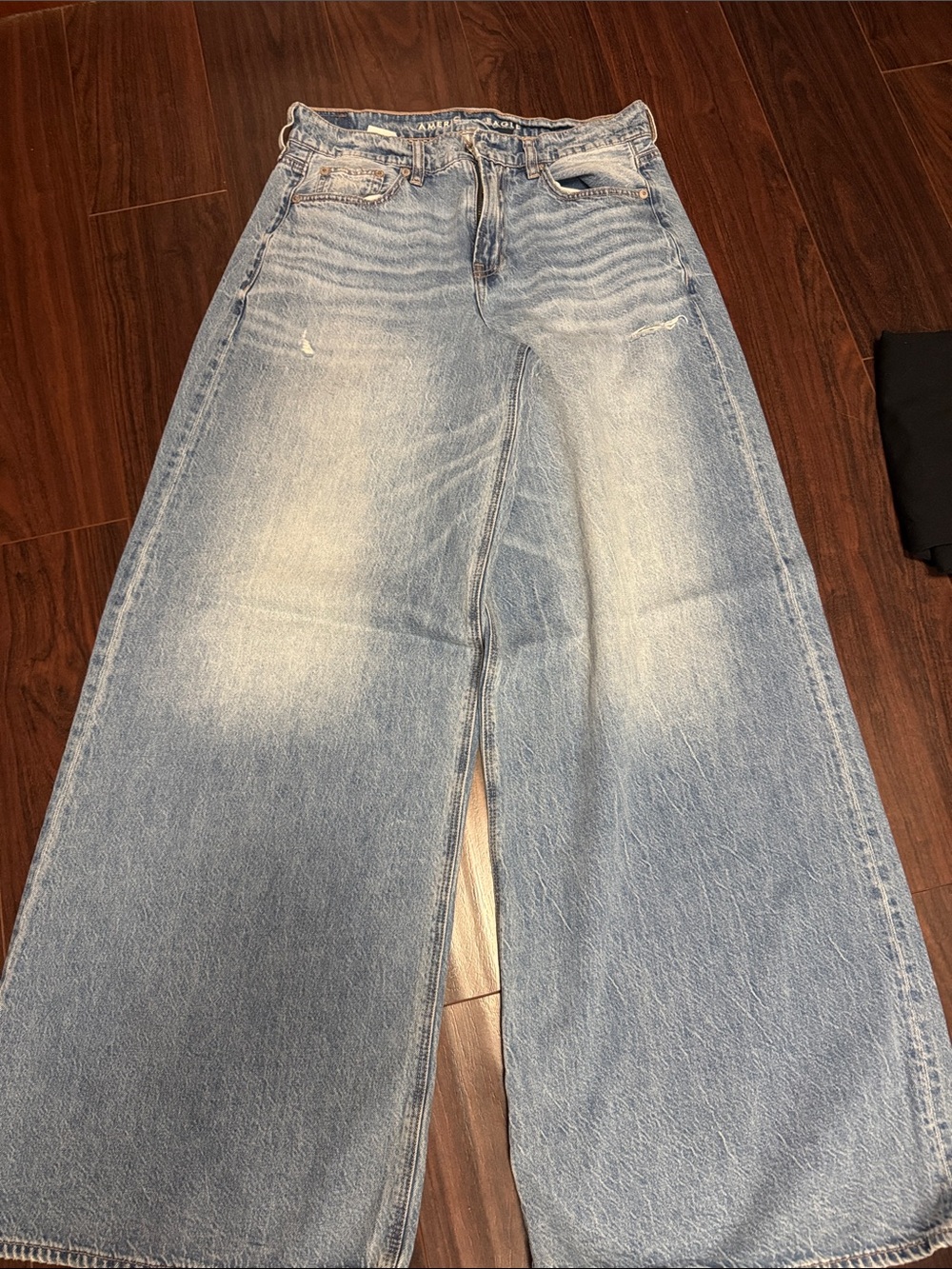 American Eagle super wide Leg Light Wash Women’s Jeans